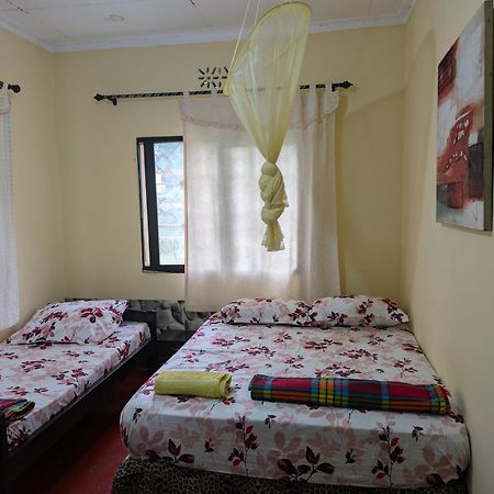 Dans Place Moshi Bagian luar foto