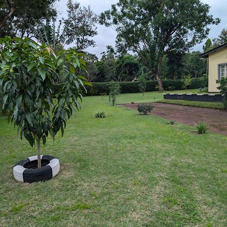 Dans Place Moshi Bagian luar foto