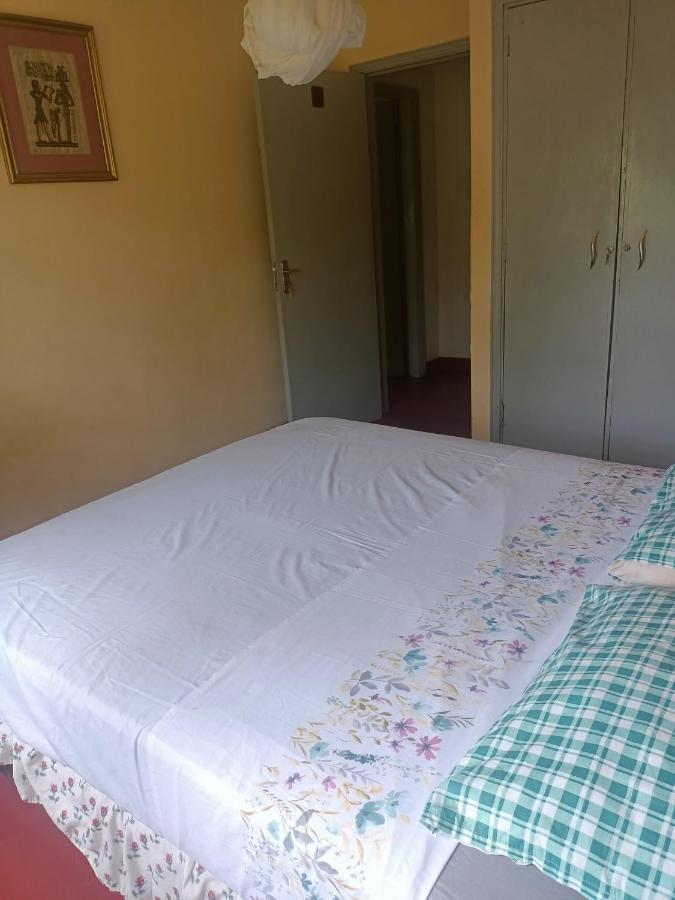 Dans Place Moshi Bagian luar foto