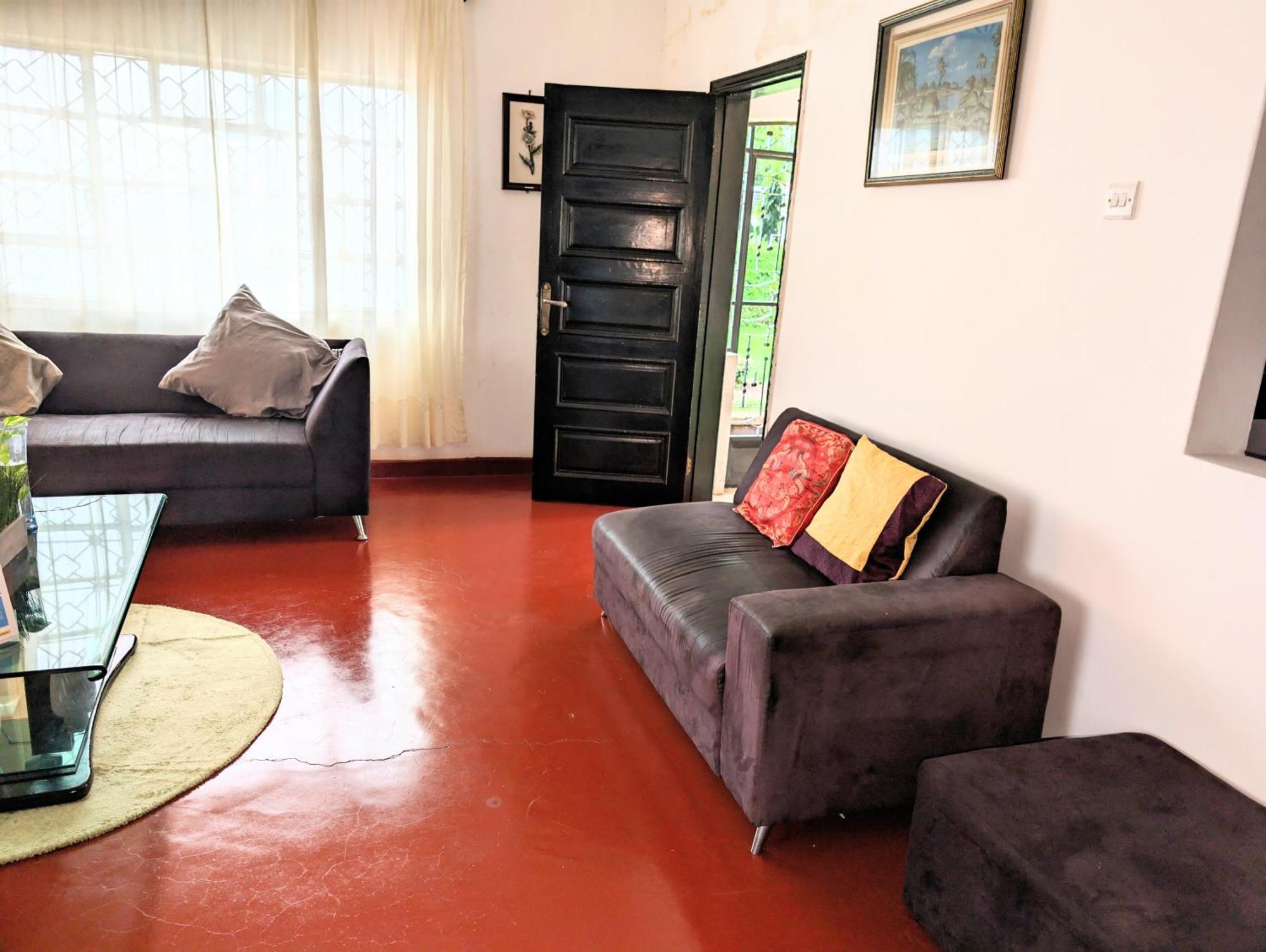 Dans Place Moshi Bagian luar foto