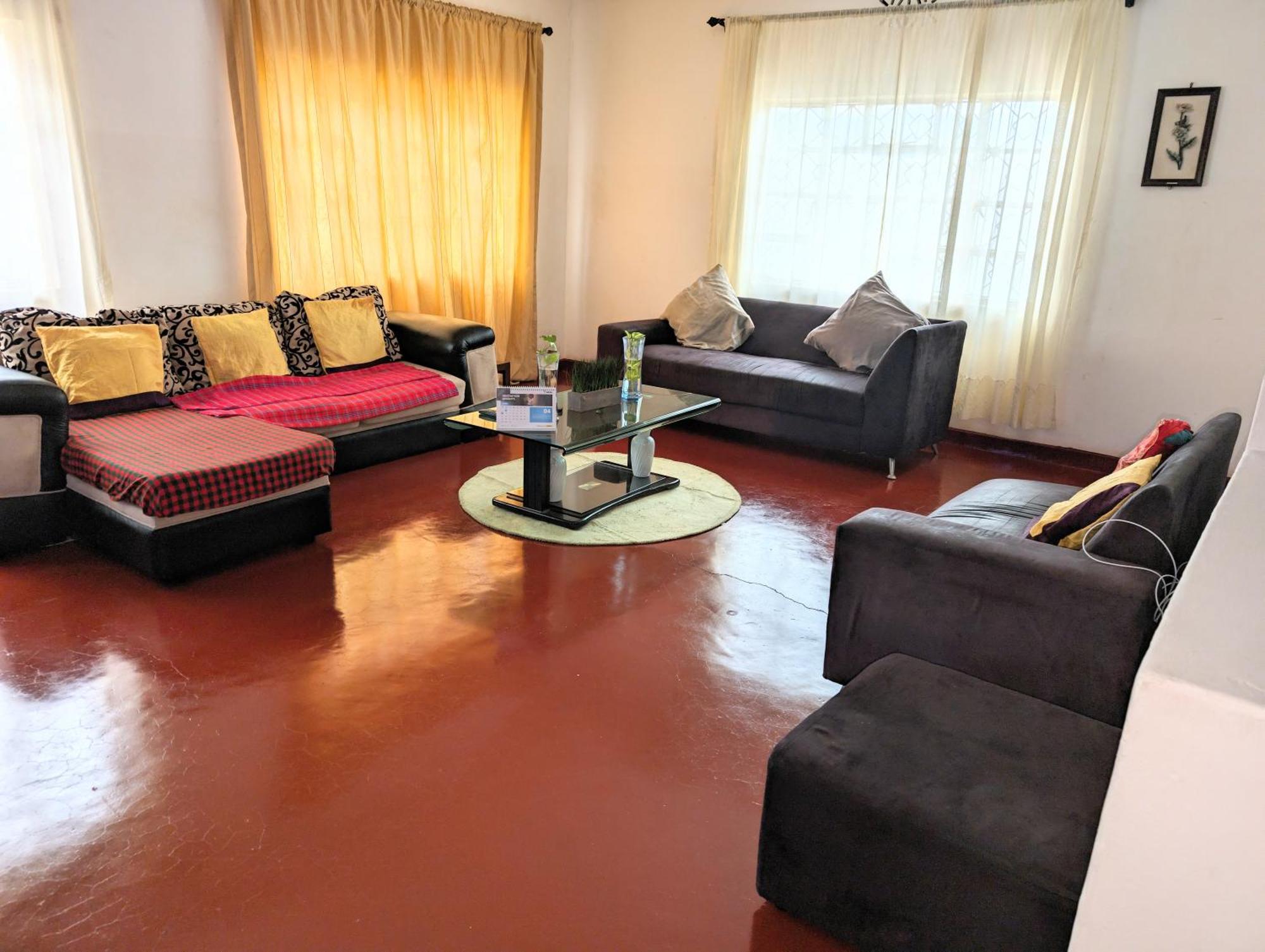 Dans Place Moshi Bagian luar foto