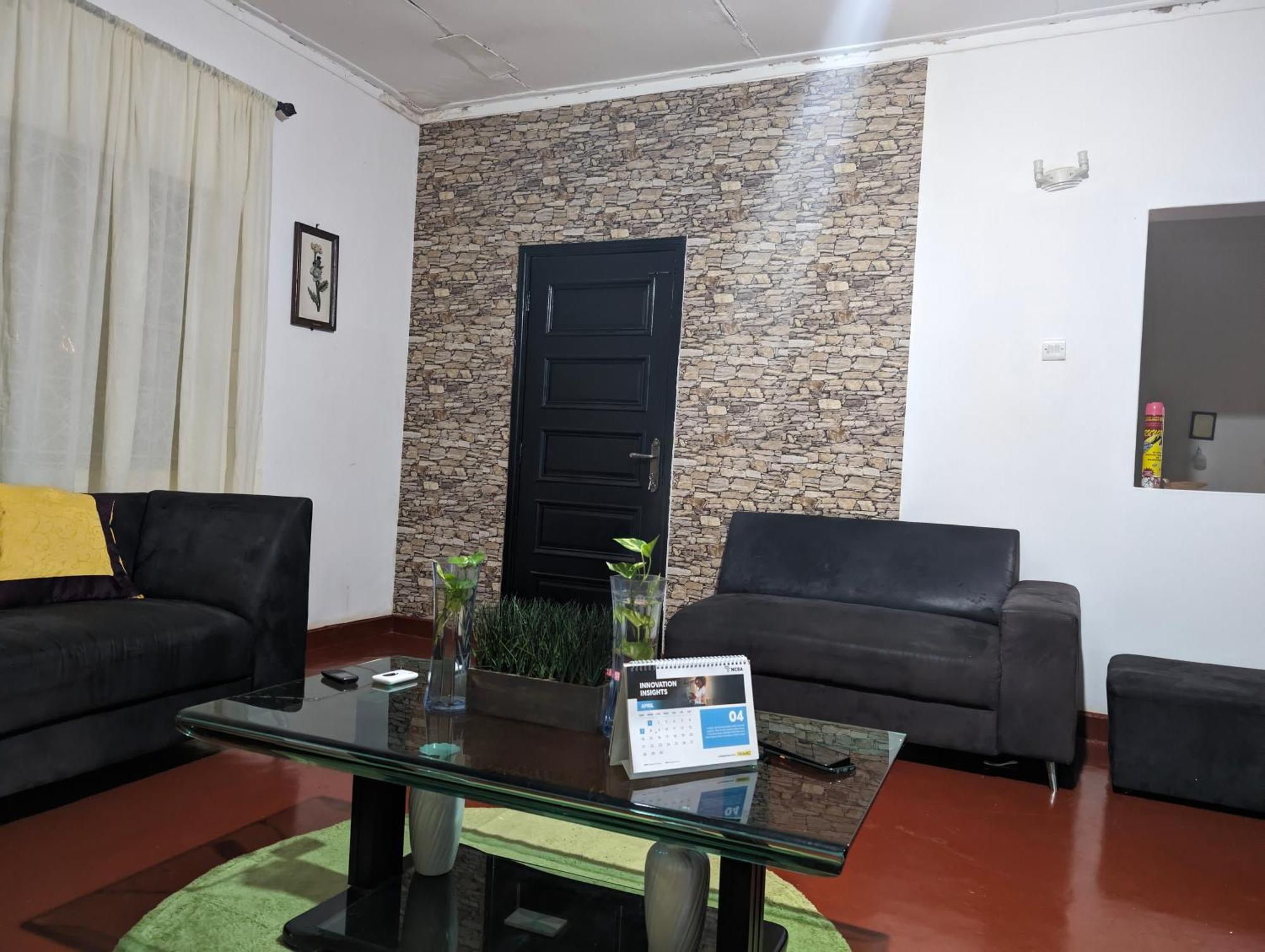 Dans Place Moshi Bagian luar foto