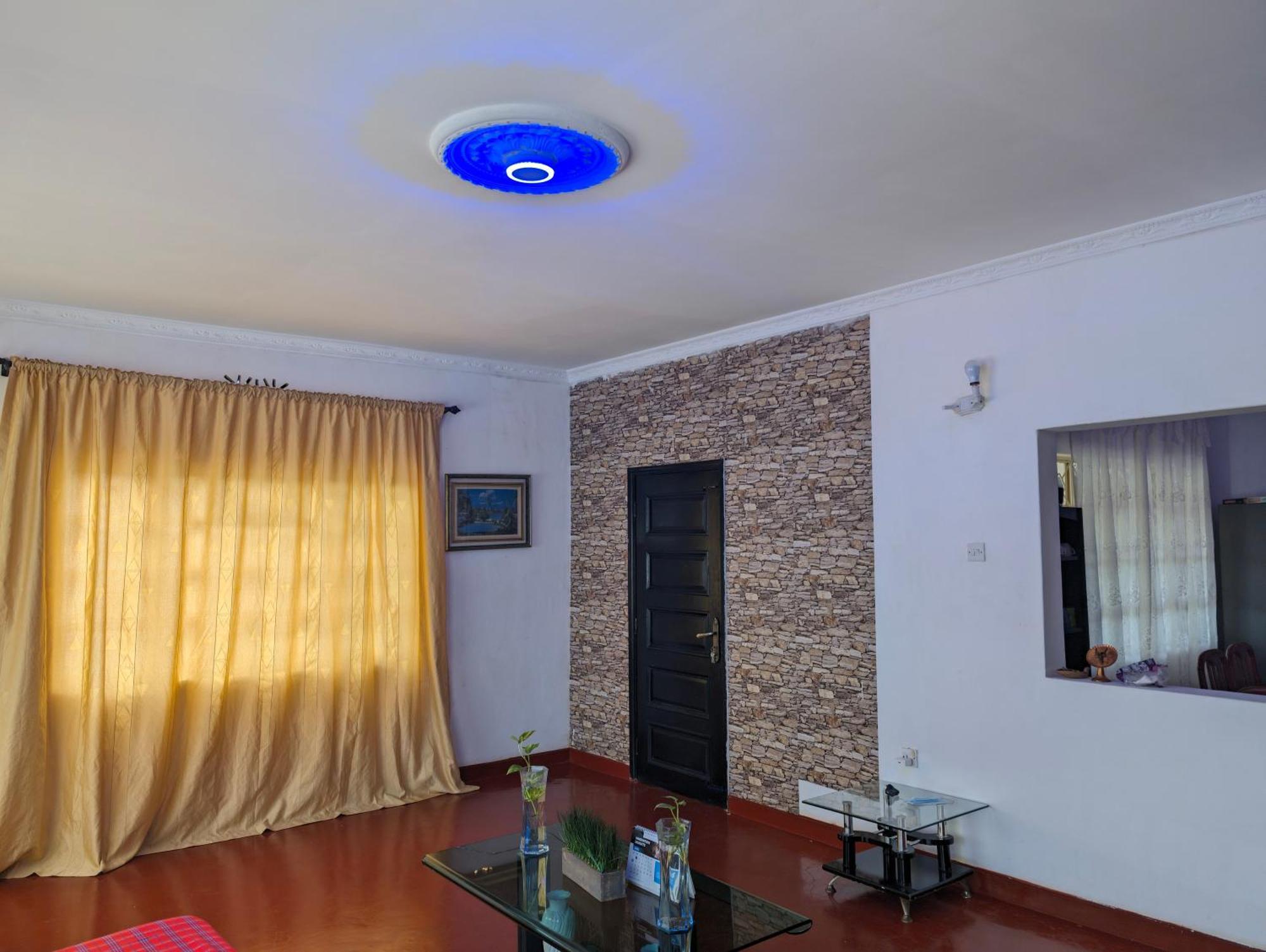 Dans Place Moshi Bagian luar foto