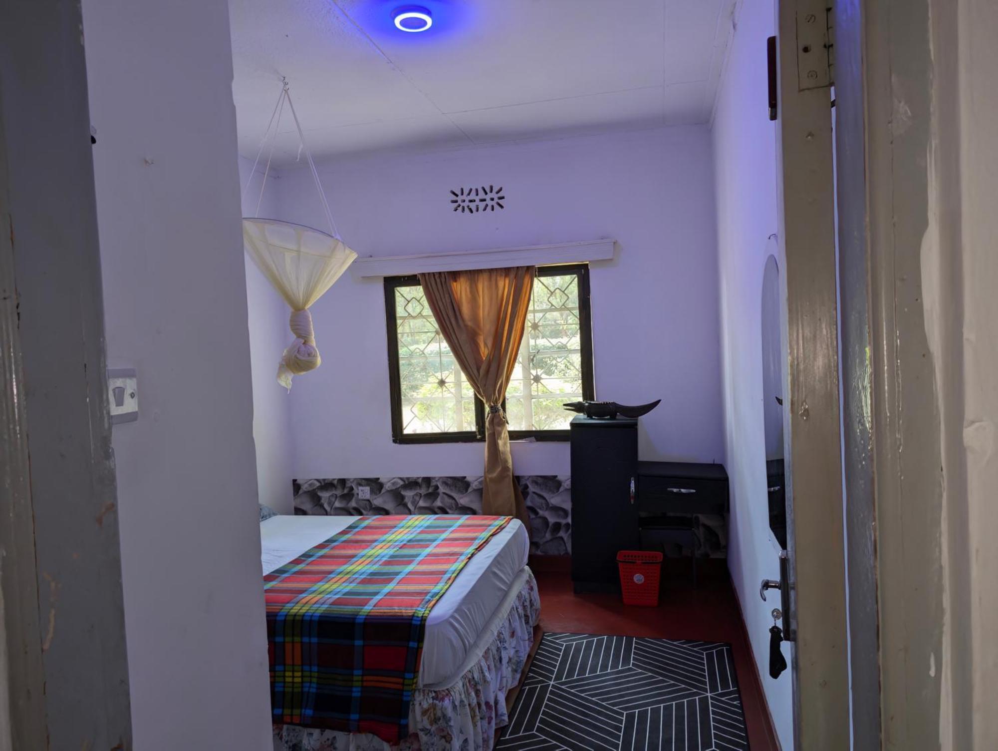 Dans Place Moshi Bagian luar foto