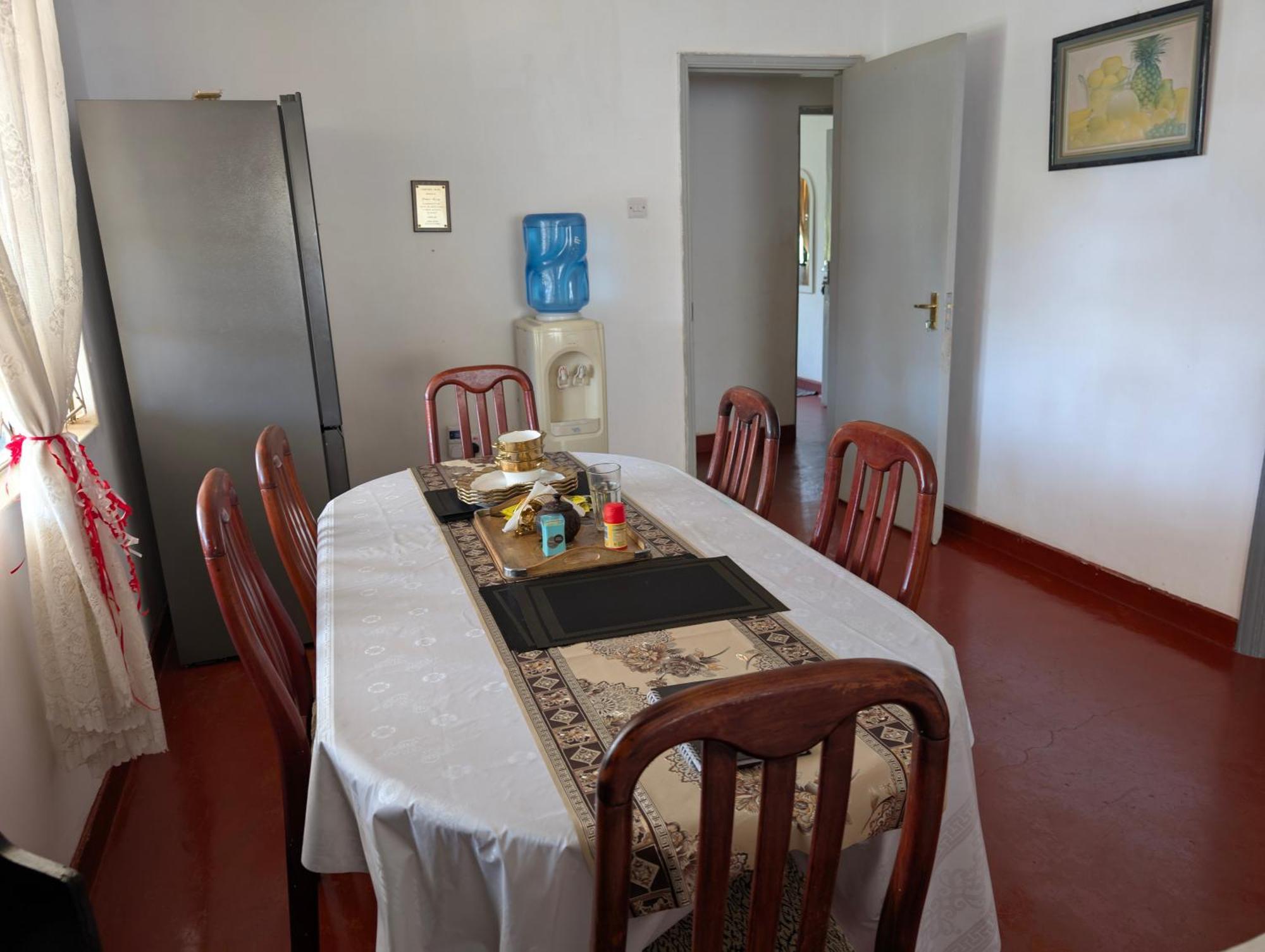 Dans Place Moshi Bagian luar foto