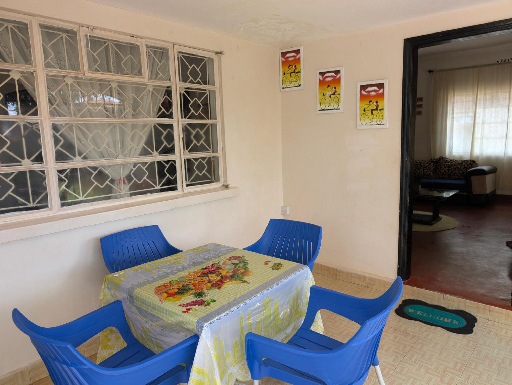 Dans Place Moshi Bagian luar foto