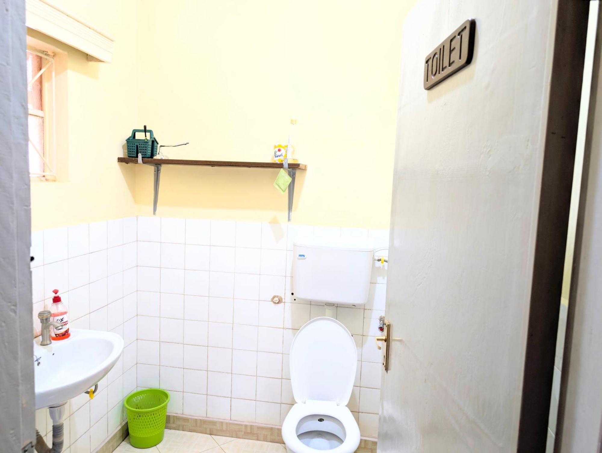 Dans Place Moshi Bagian luar foto