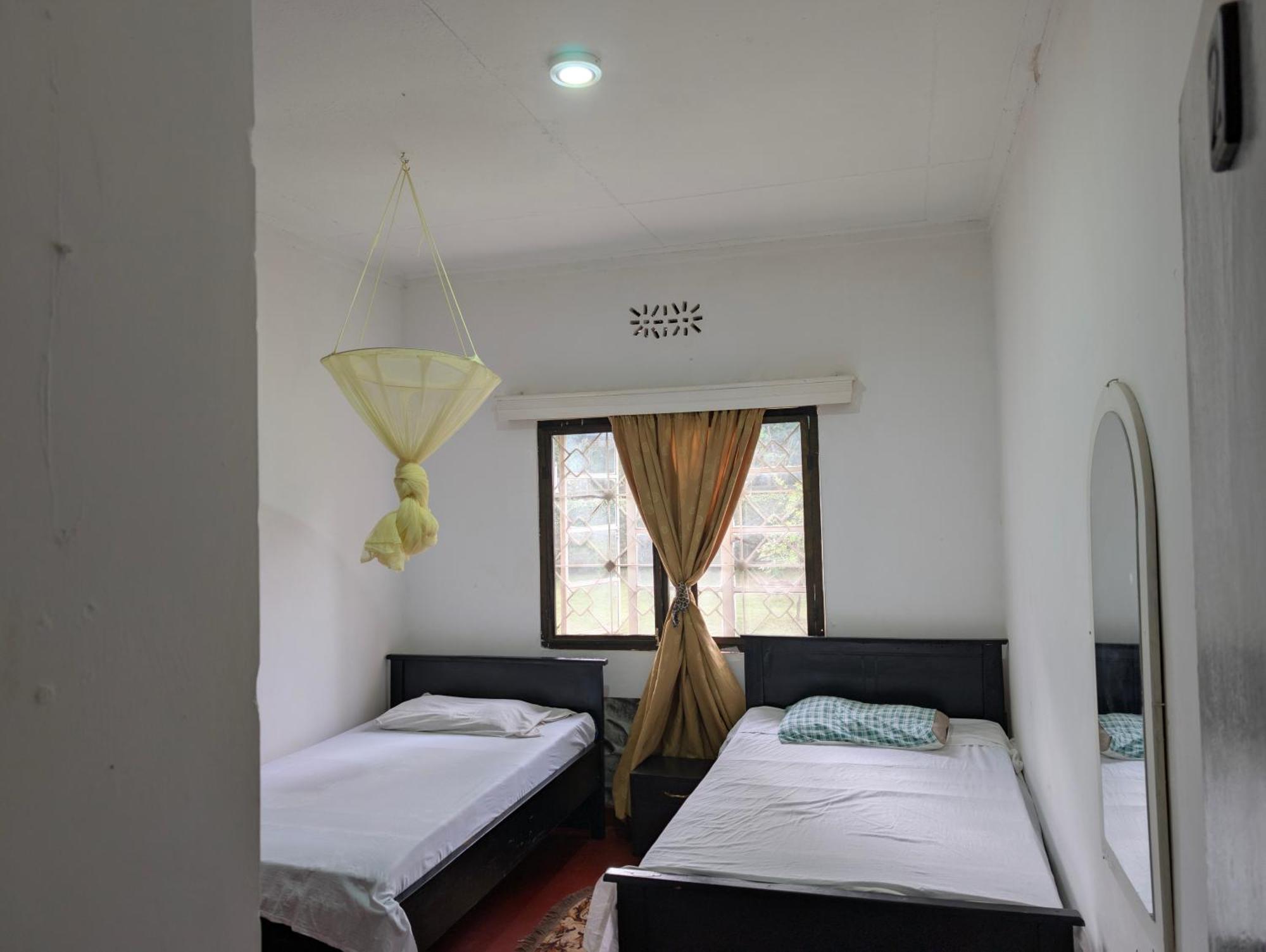 Dans Place Moshi Bagian luar foto