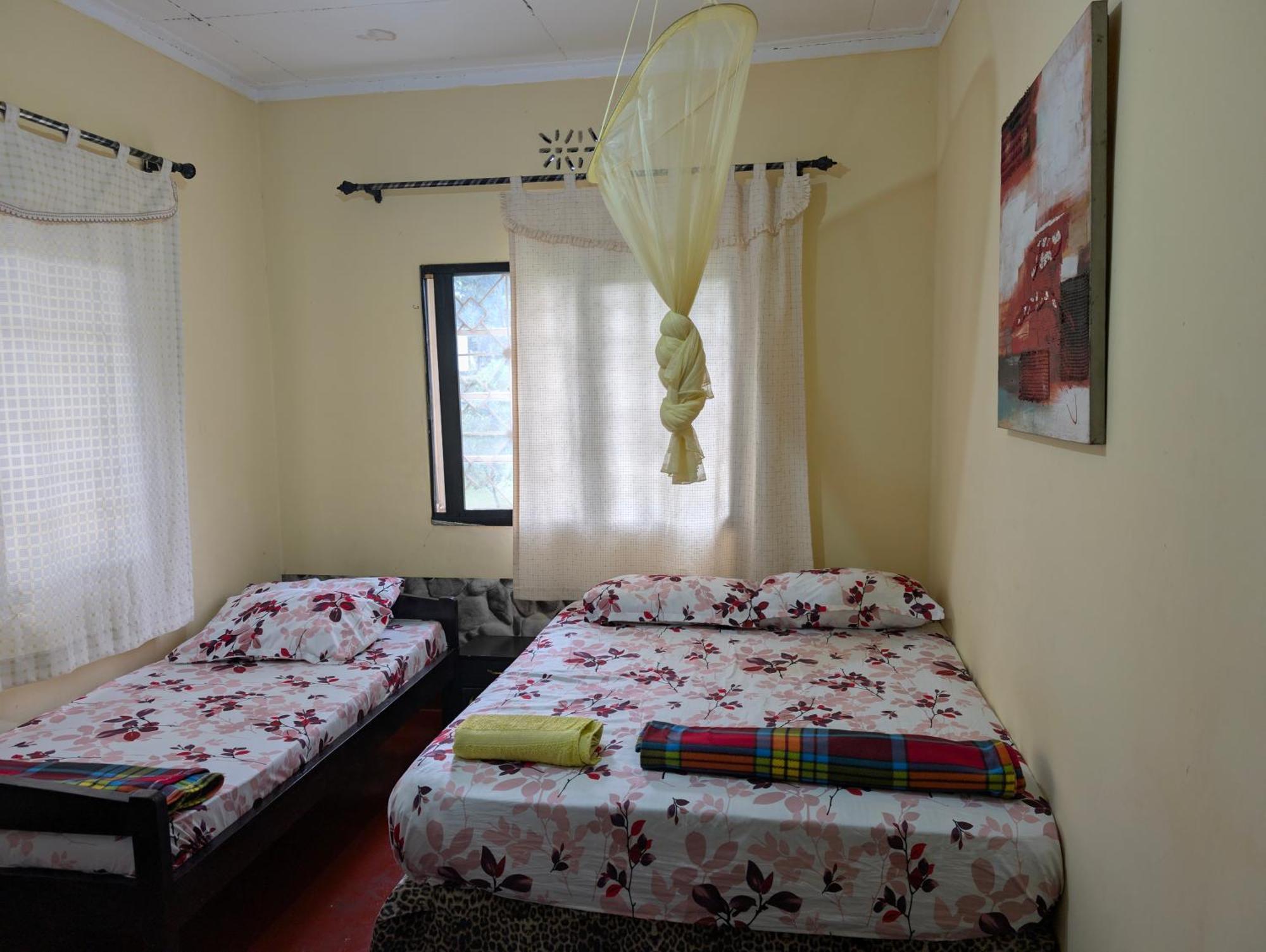 Dans Place Moshi Bagian luar foto