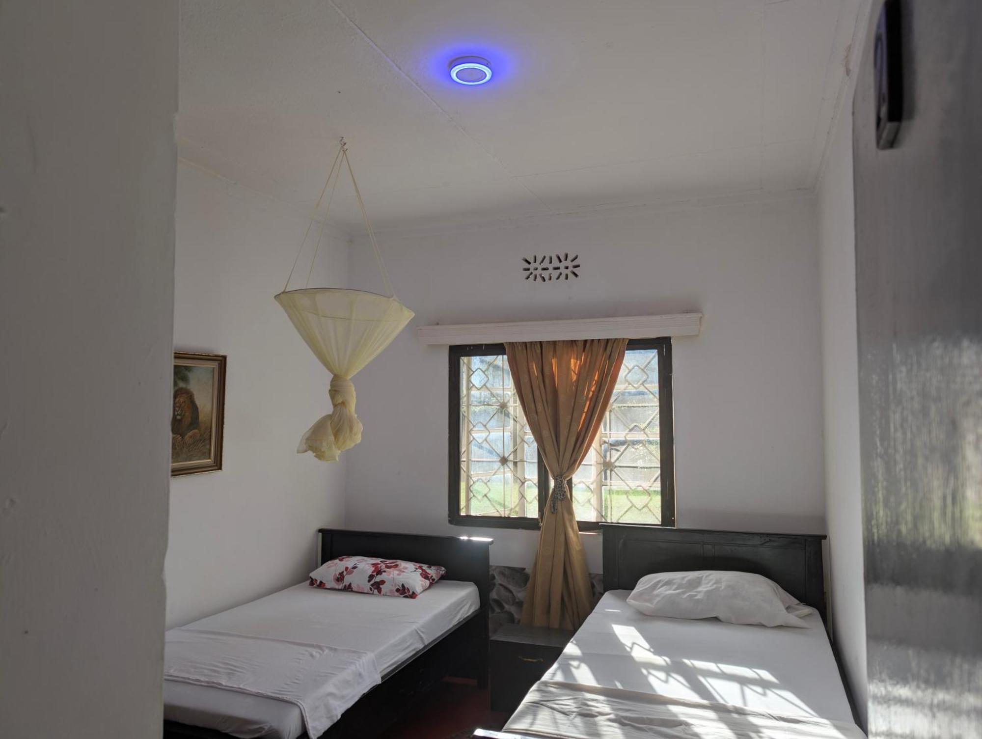 Dans Place Moshi Bagian luar foto